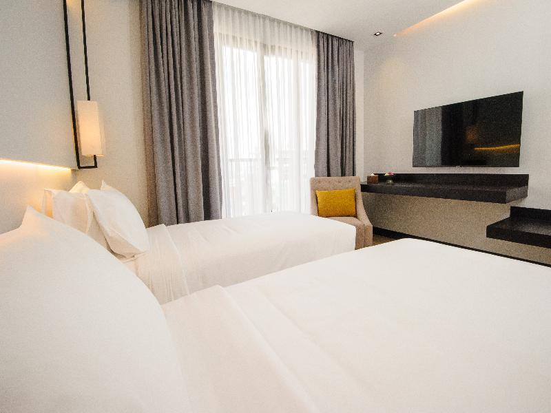 Glow Park Hotel Grand Royal Palace image