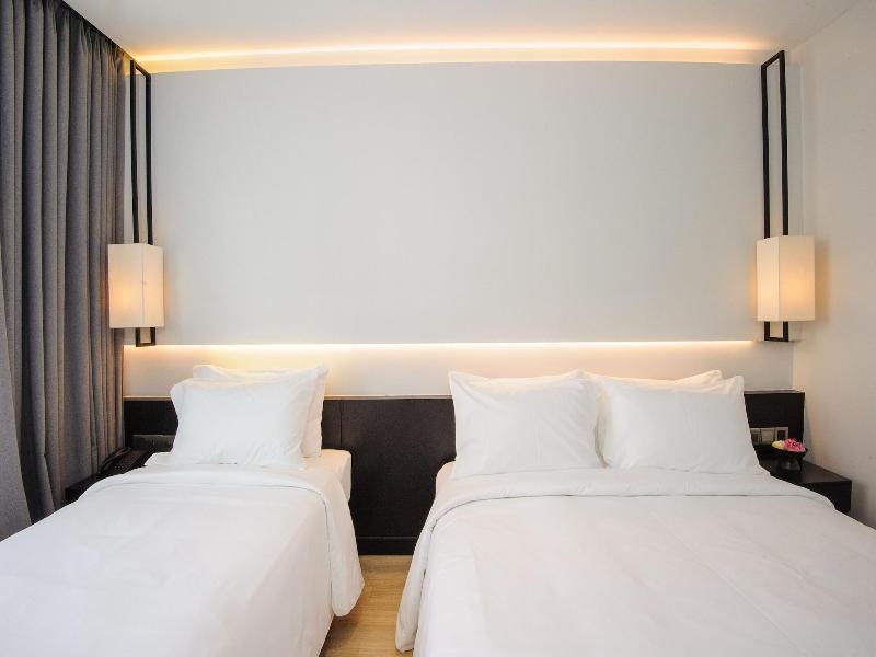 Glow Park Hotel Grand Royal Palace image