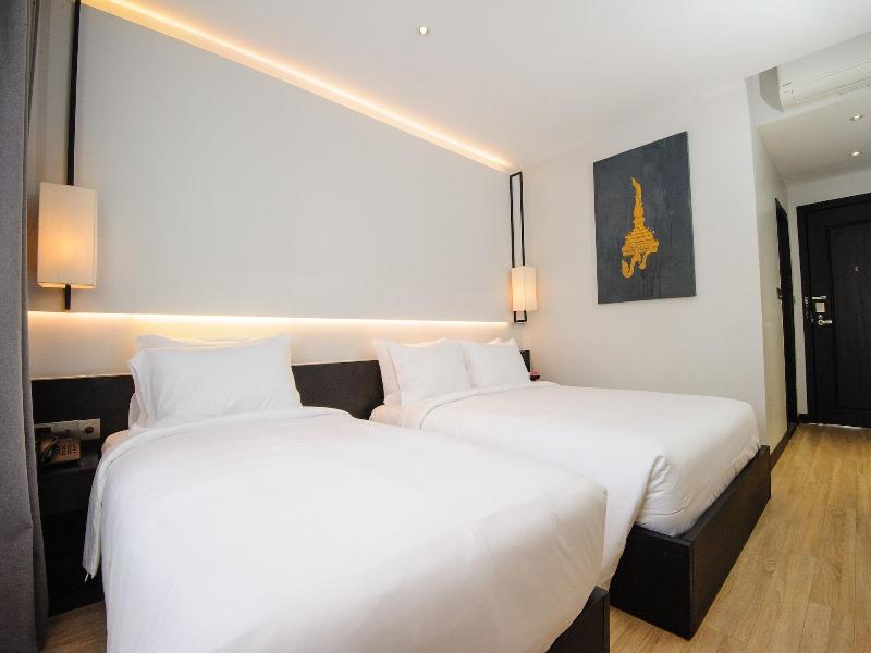 Glow Park Hotel Grand Royal Palace image