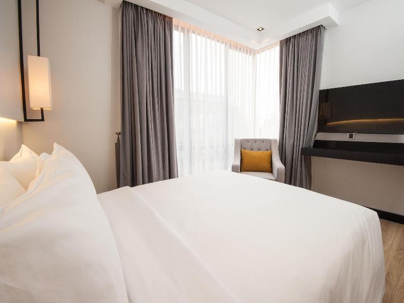 Glow Park Hotel Grand Royal Palace image
