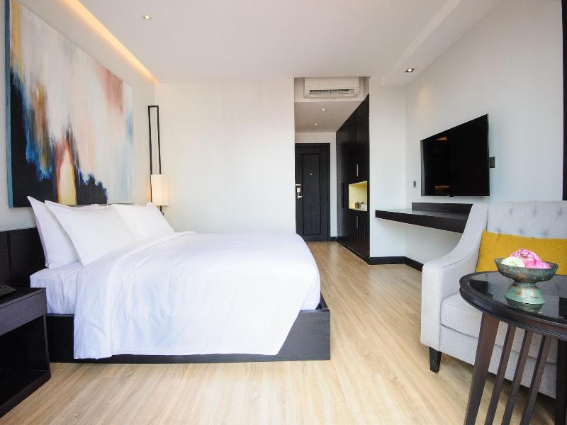 Glow Park Hotel Grand Royal Palace image