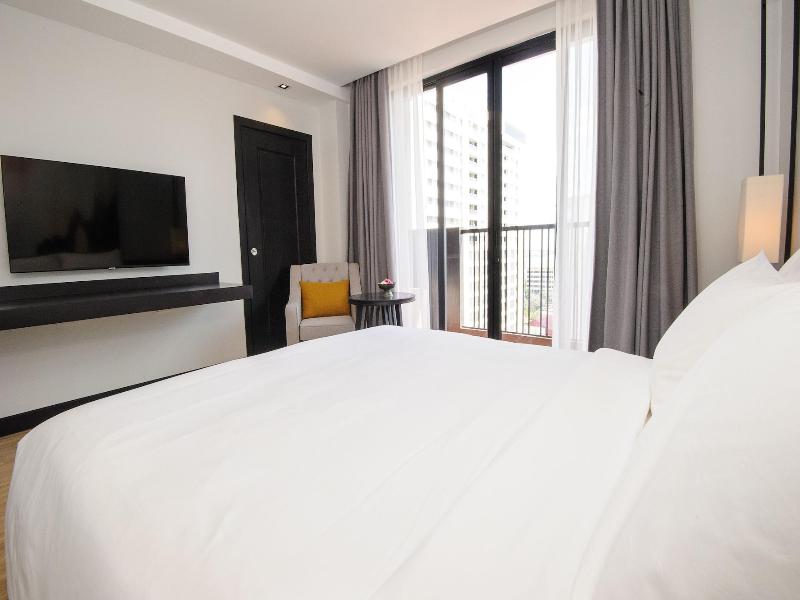 Glow Park Hotel Grand Royal Palace image