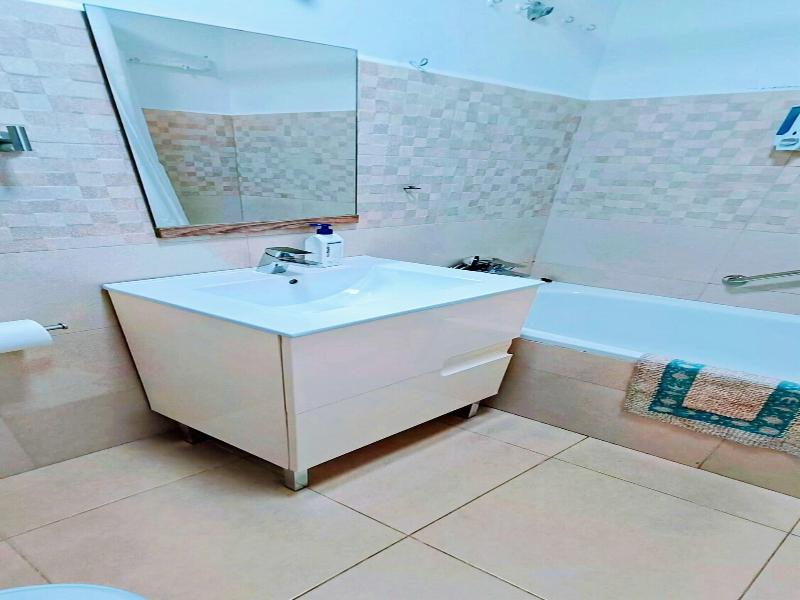 Hostal Estudios image