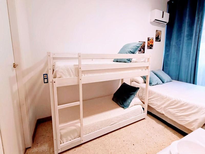 Hostal Estudios image