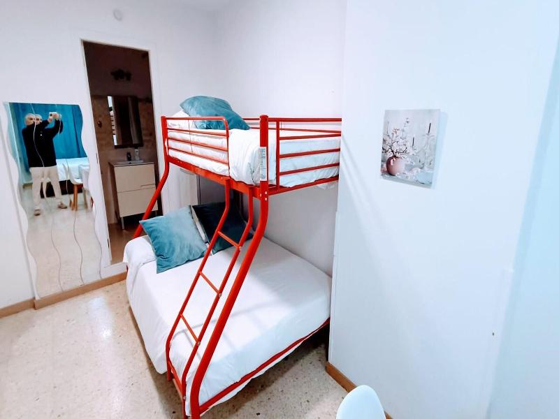 Hostal Estudios image