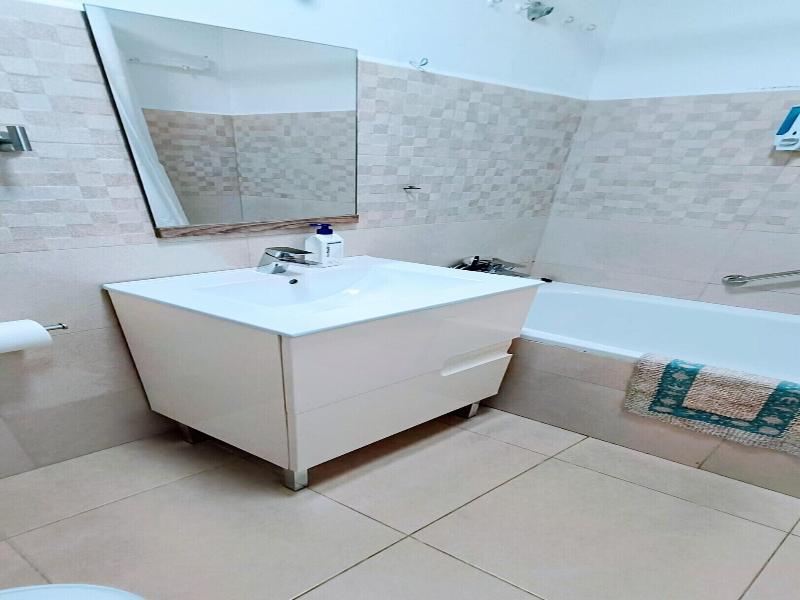 Hostal Estudios image