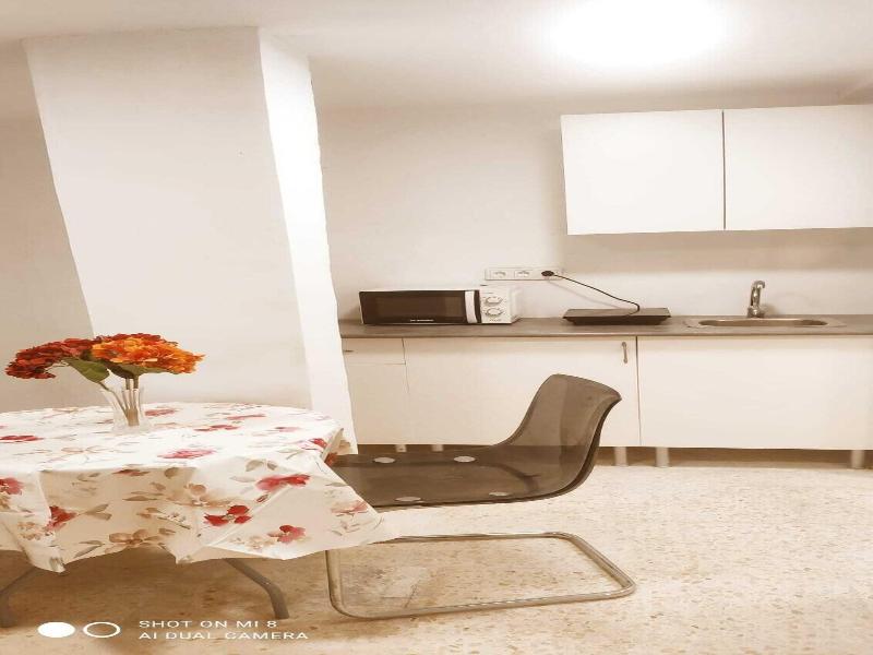 Hostal Estudios image