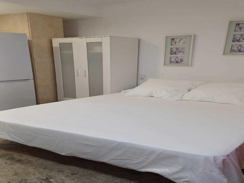 Hostal Estudios image