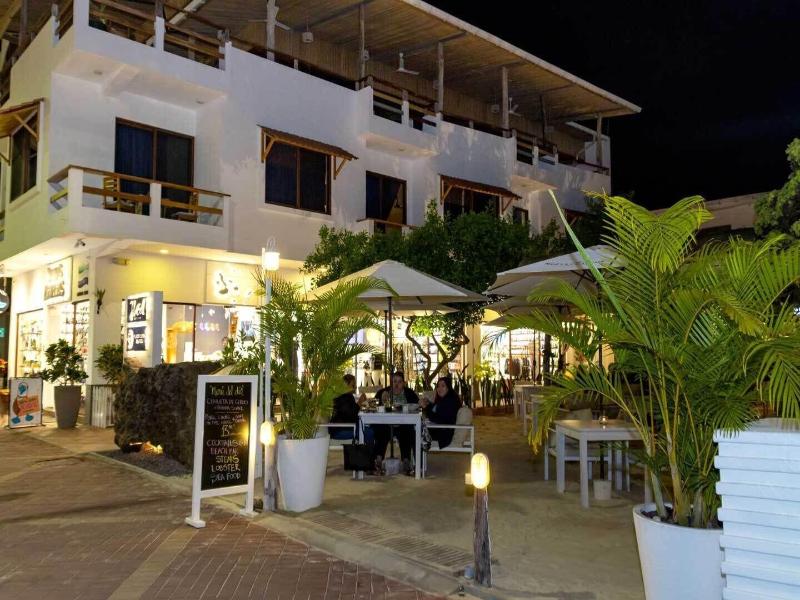 Plaza Luna Suites image