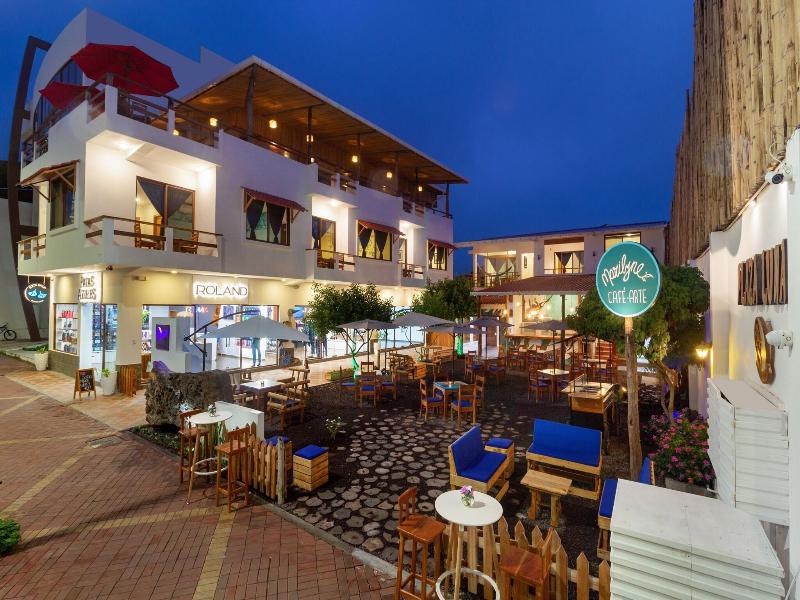 Plaza Luna Suites image