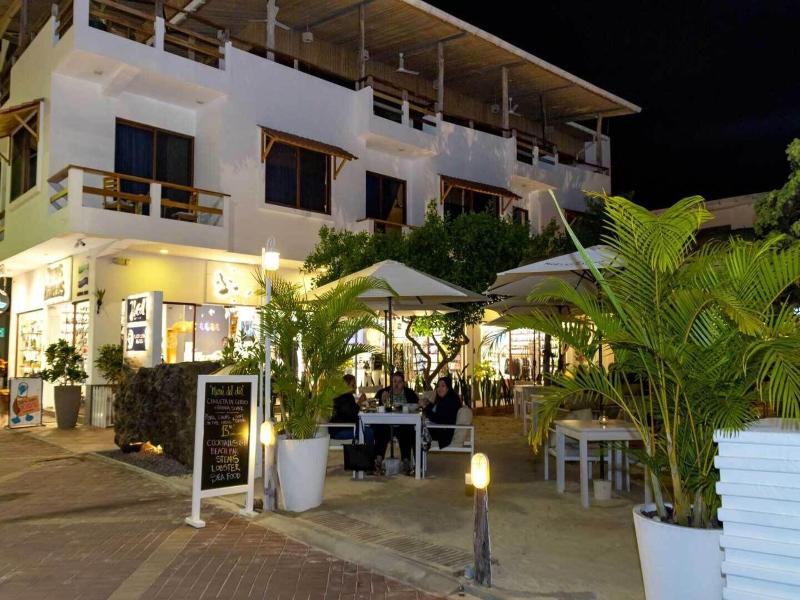 Plaza Luna Suites image