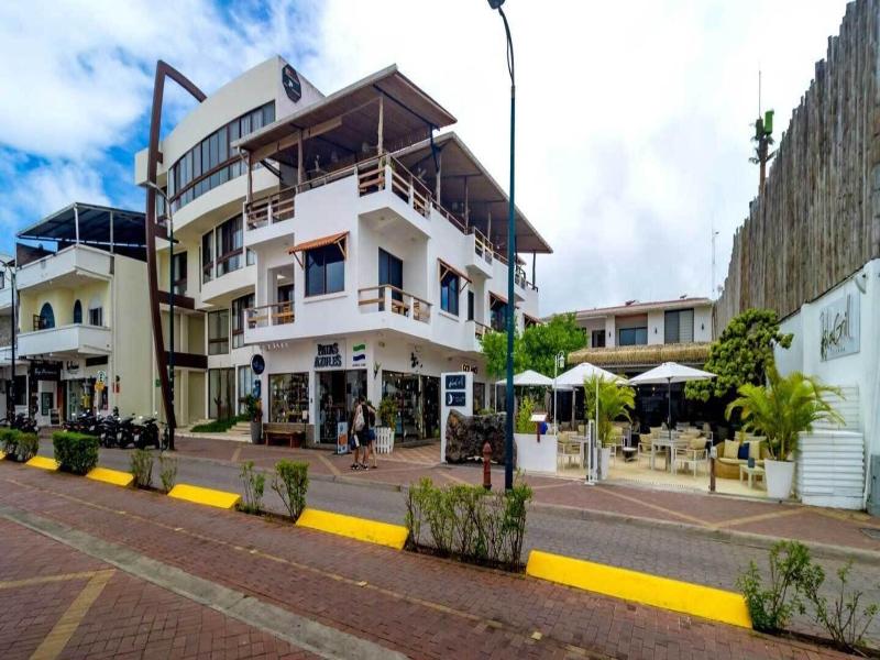 Plaza Luna Suites image