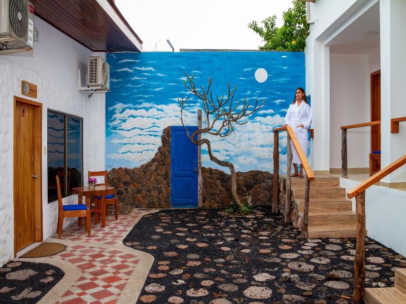 Plaza Luna Suites image