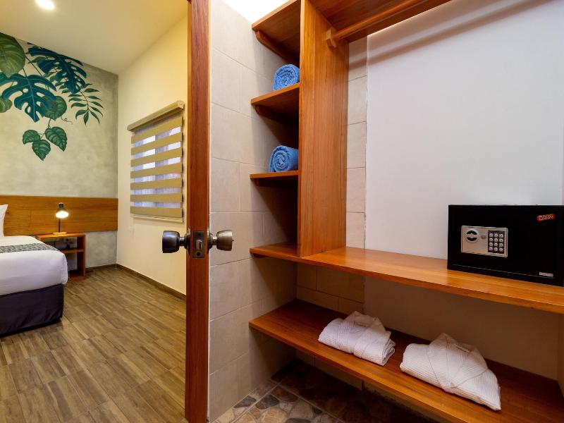Plaza Luna Suites image