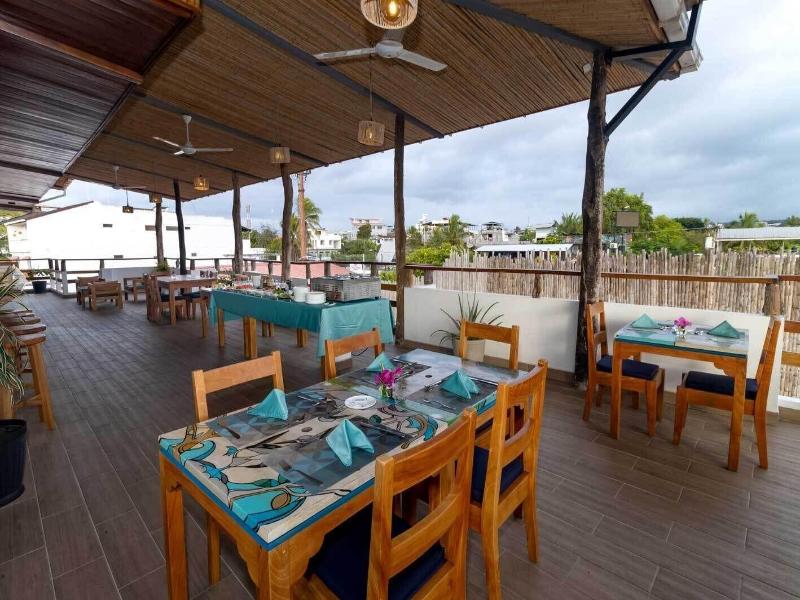 Plaza Luna Suites image