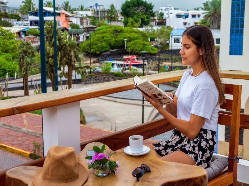 Plaza Luna Suites image