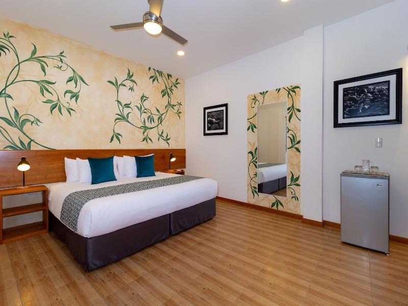 Plaza Luna Suites image