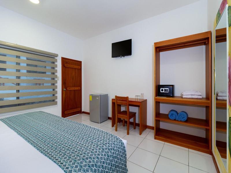 Plaza Luna Suites image