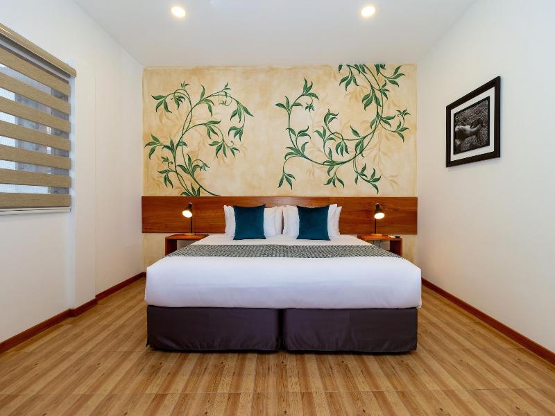 Plaza Luna Suites image
