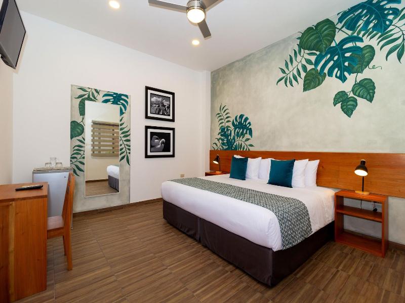Plaza Luna Suites image