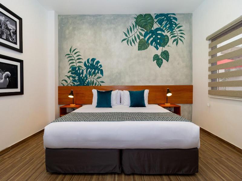 Plaza Luna Suites image