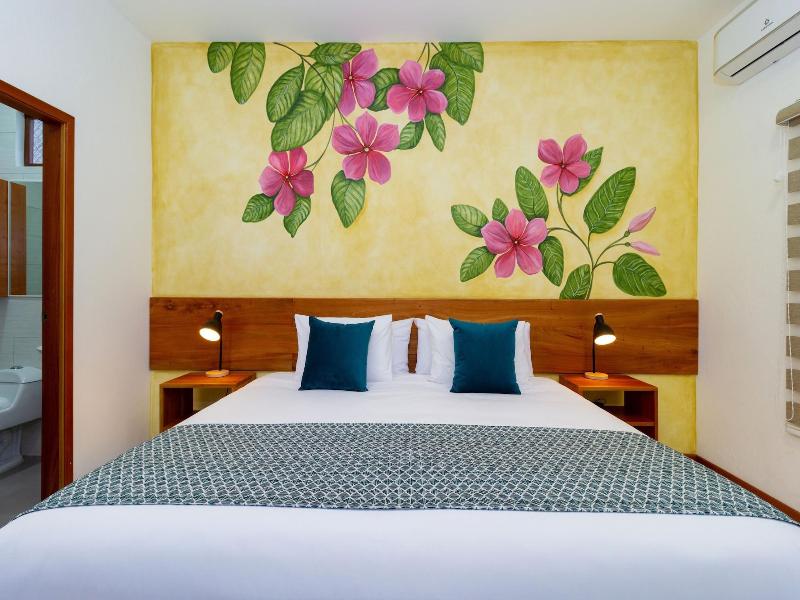 Plaza Luna Suites image
