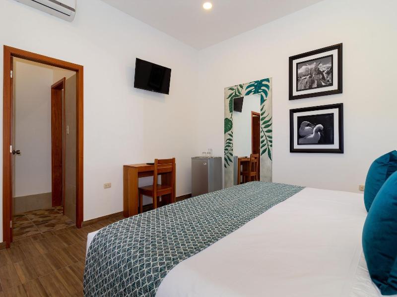 Plaza Luna Suites image