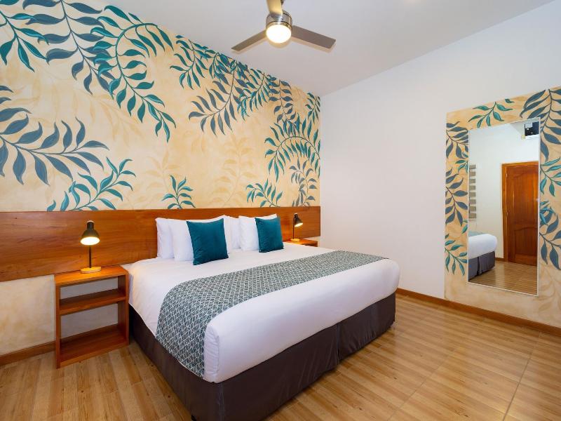 Plaza Luna Suites image