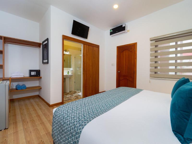 Plaza Luna Suites image