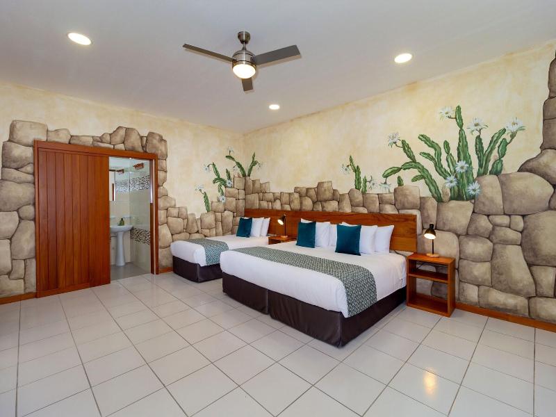Plaza Luna Suites image