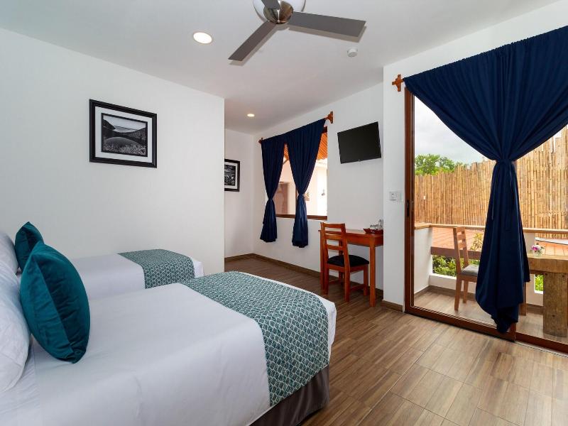 Plaza Luna Suites image