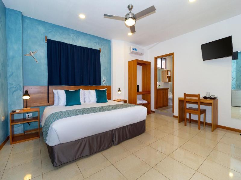 Plaza Luna Suites image