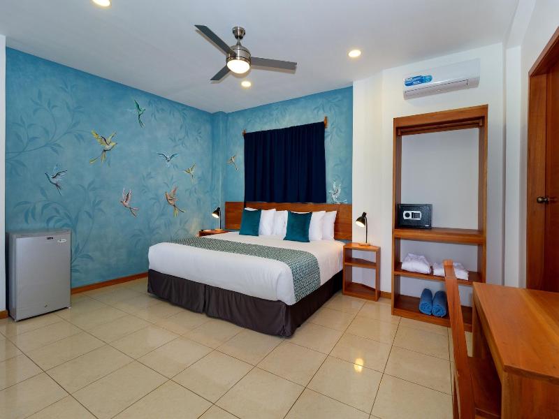 Plaza Luna Suites image