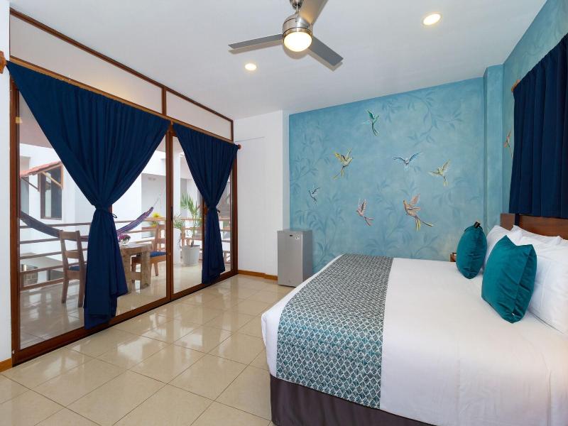 Plaza Luna Suites image