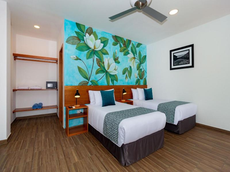 Plaza Luna Suites image