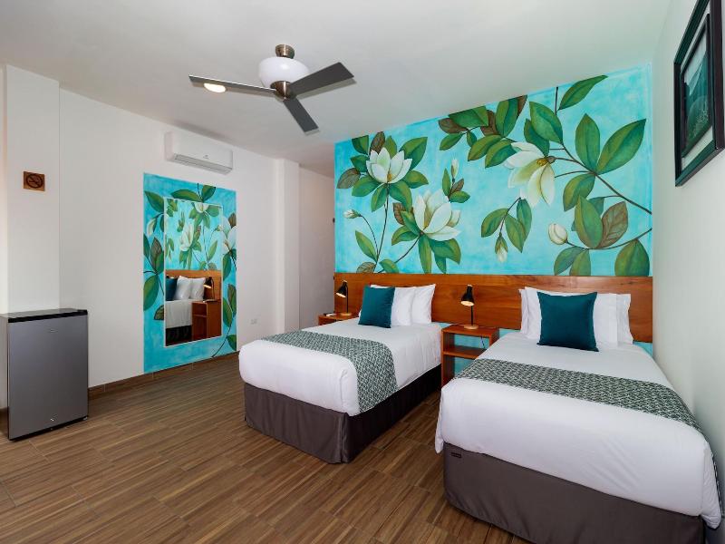 Plaza Luna Suites image