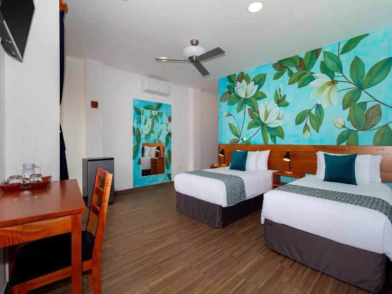 Plaza Luna Suites image