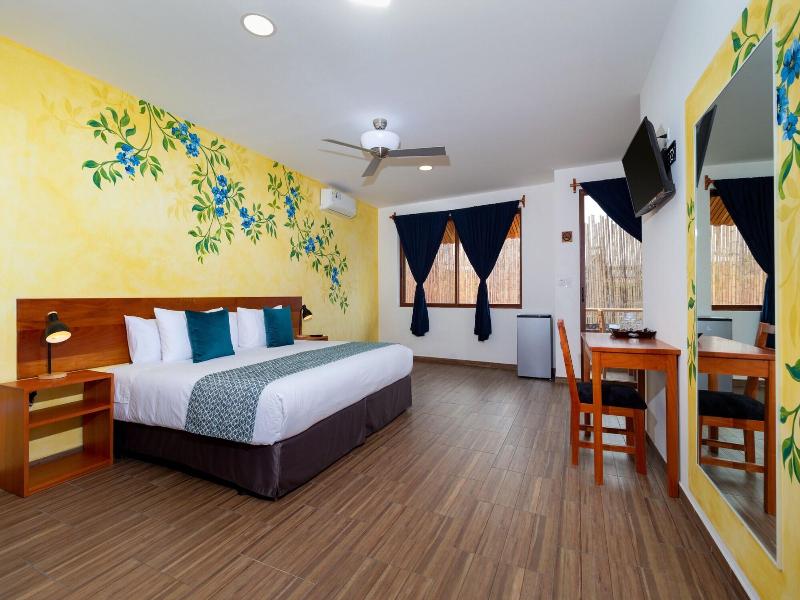 Plaza Luna Suites image