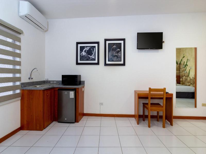 Plaza Luna Suites image