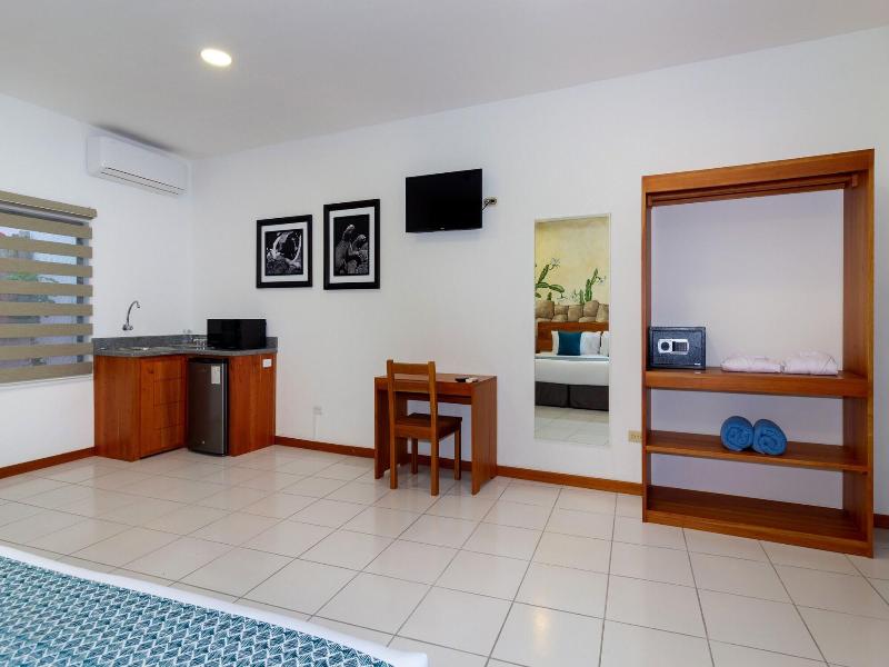 Plaza Luna Suites image