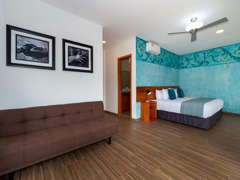 Plaza Luna Suites image