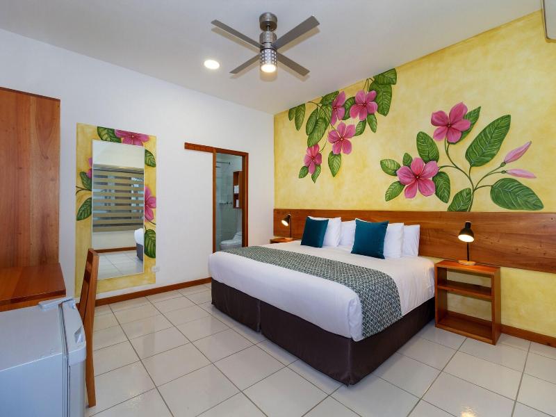 Plaza Luna Suites image