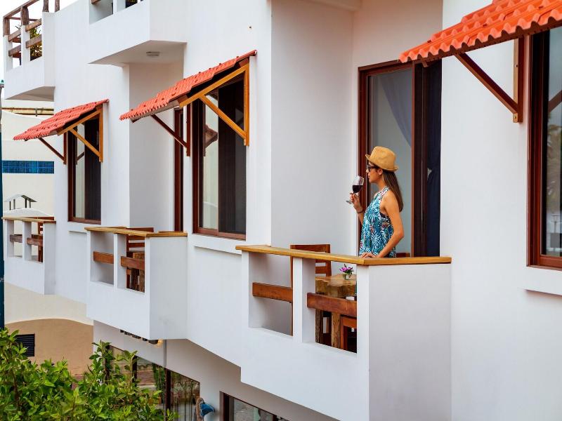 Plaza Luna Suites image