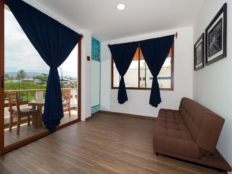 Plaza Luna Suites image