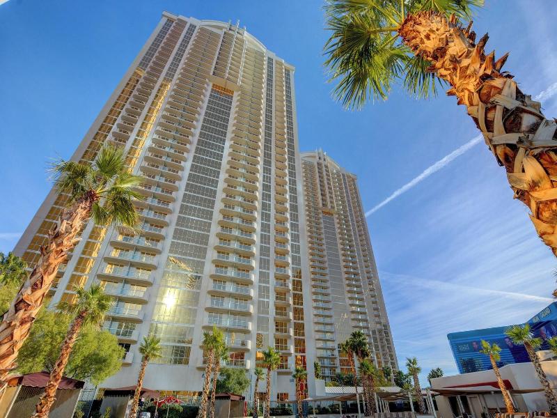 Luxe 702 Mgm Signature 1 Br 2 Bth Suite image