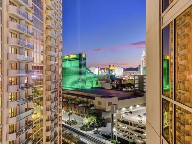 Luxe 702 Mgm Signature 1 Br 2 Bth Suite image