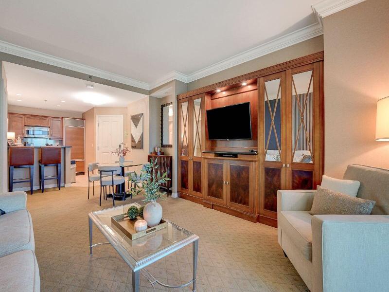 Luxe 702 Mgm Signature 1 Br 2 Bth Suite image