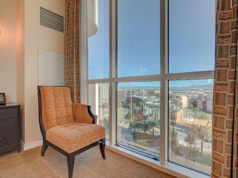 Luxe 702 Mgm Signature 1 Br 2 Bth Suite image