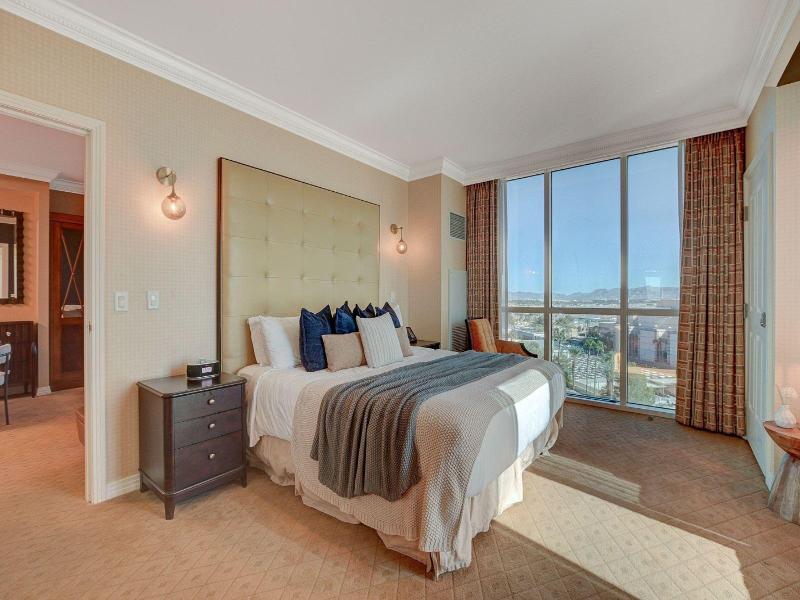 Luxe 702 Mgm Signature 1 Br 2 Bth Suite image
