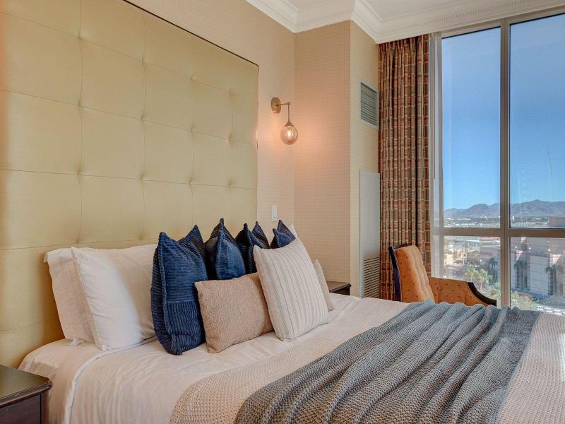 Luxe 702 Mgm Signature 1 Br 2 Bth Suite image